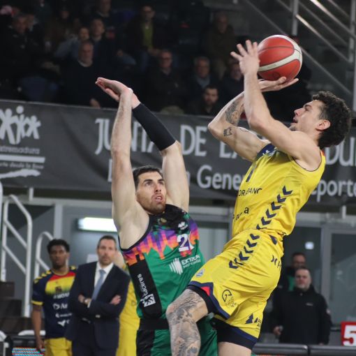 El MoraBanc oblida la Copa i passa per sobre del Cáceres