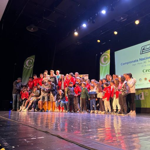 La FAE entrega els trofeus als campions nacionals