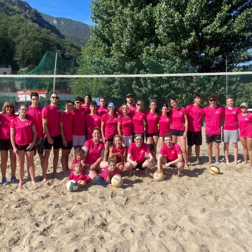 El COA omple la pista de vòlei platja en un torneig solidari