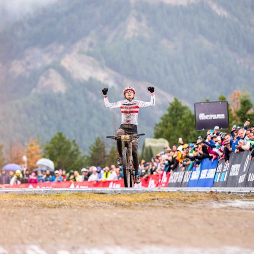La pluja i el fang converteixen en èpica la Copa del Món de BTT