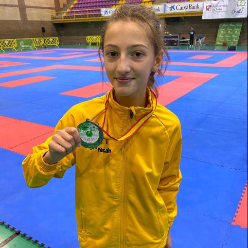Aina Padilla es proclama subcampiona d'Espanya de karate