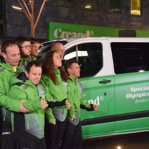 Creand Fundació lliura el nou equip d’esquí i una nova furgoneta als Special Olympics Andorra